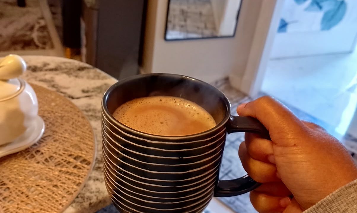 مشروب الهوت شوكليت التريندي الخطير 😋 بمكونات سهلة وفي كل بيت